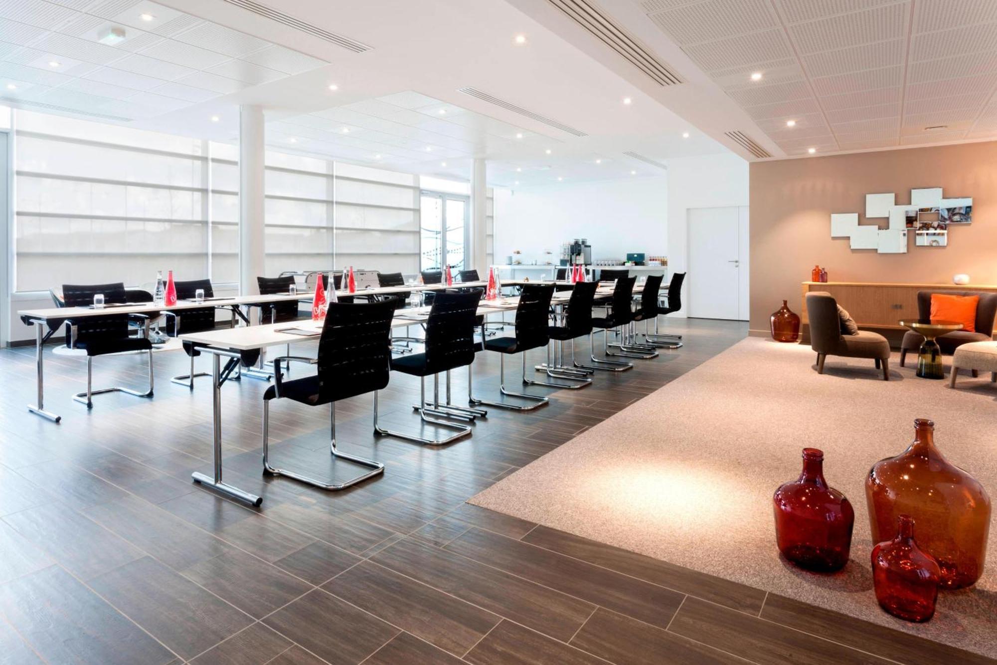 Ac Hotel By Marriott Paris Le Bourget Airport Dugny Экстерьер фото