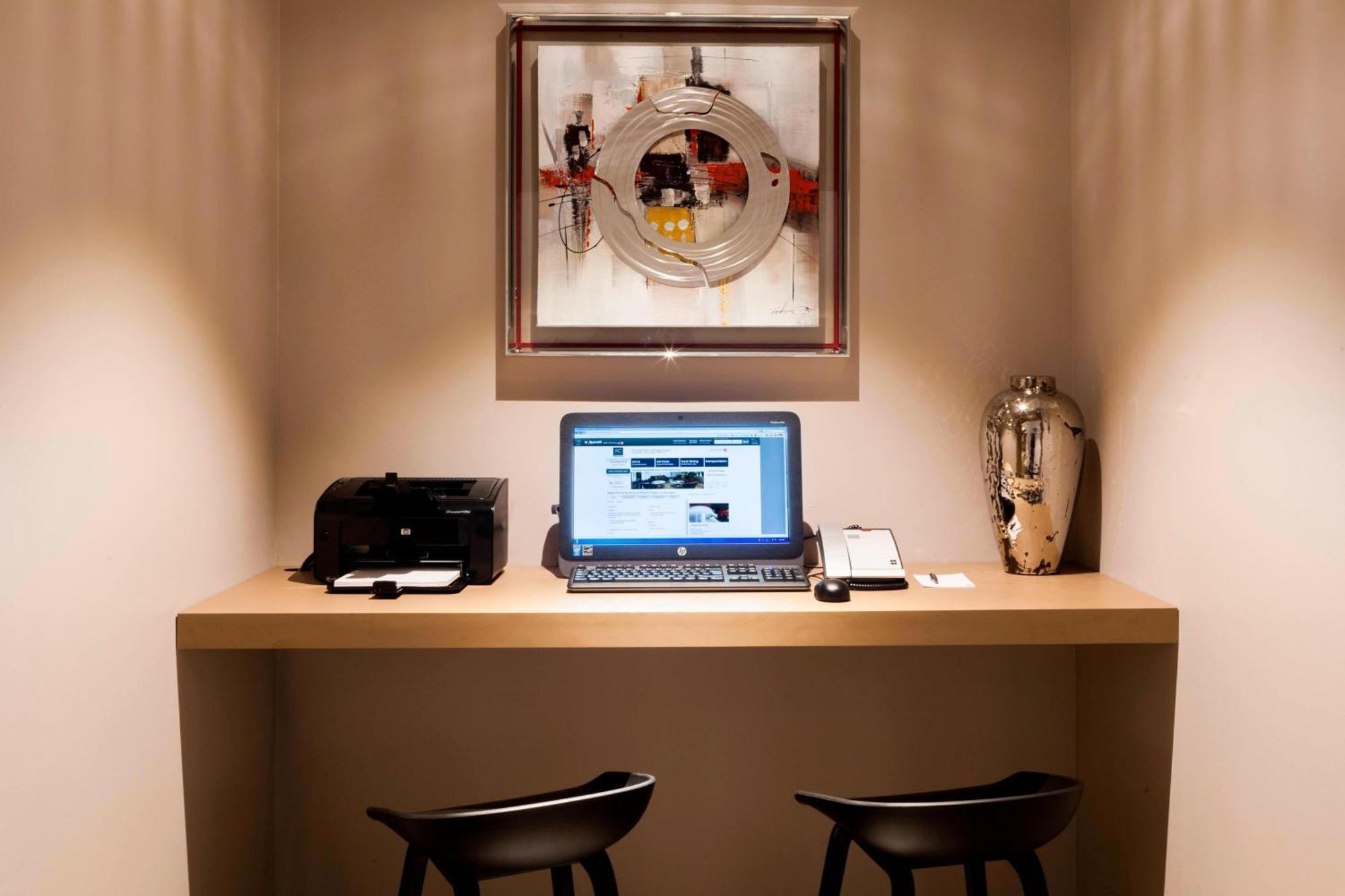 Ac Hotel By Marriott Paris Le Bourget Airport Dugny Экстерьер фото